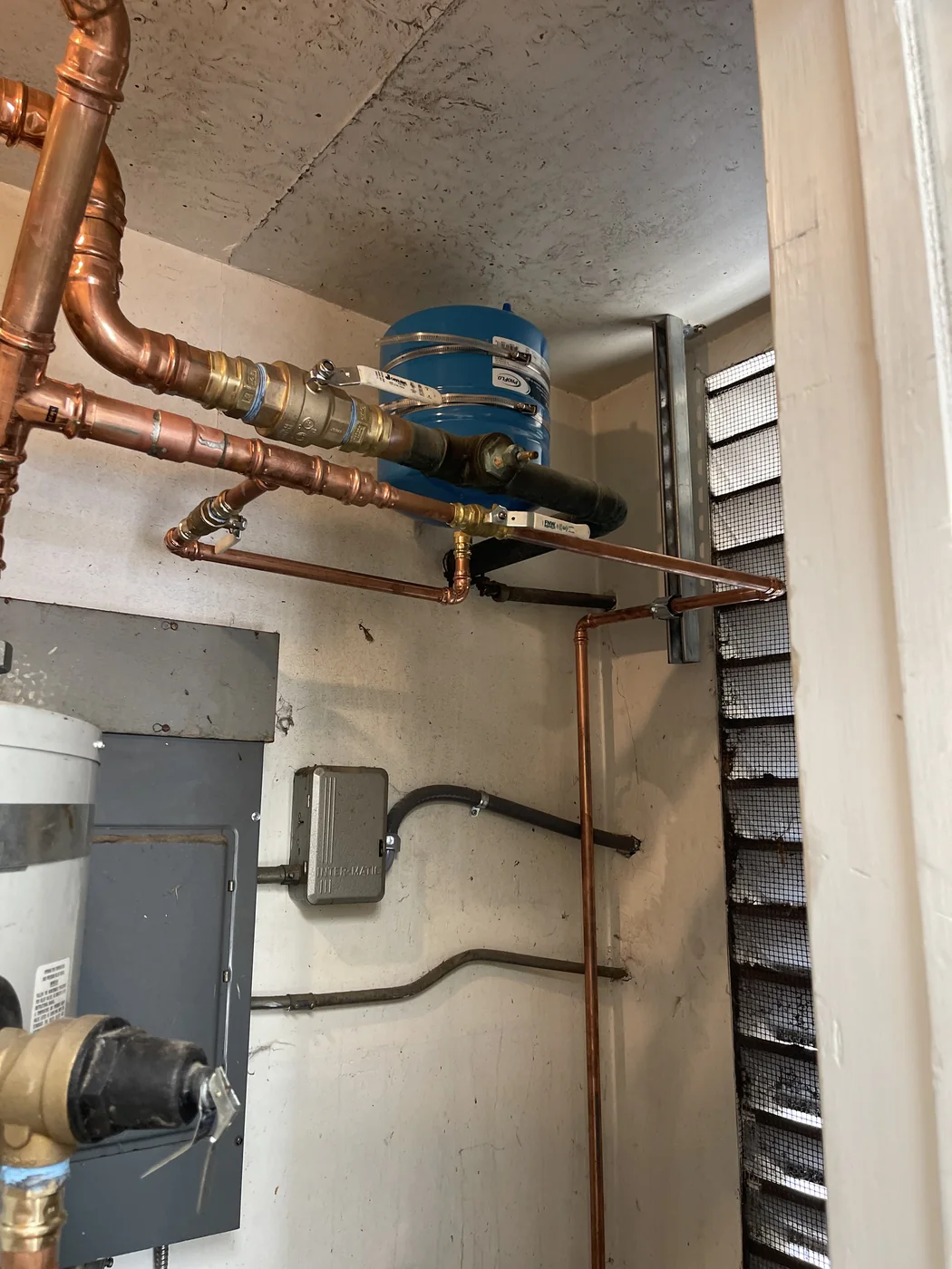 Residential water heater and copper plumbing connections